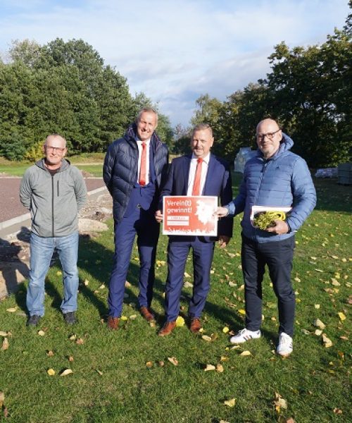 Unsere Spende an den SV Preußen in Schönhausen für den Bau einer Mini-Arena.
