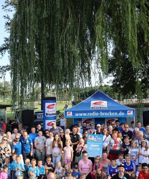 So sehen die Sieger des ,,Vereins-Tausi“ von Radio Brocken aus.